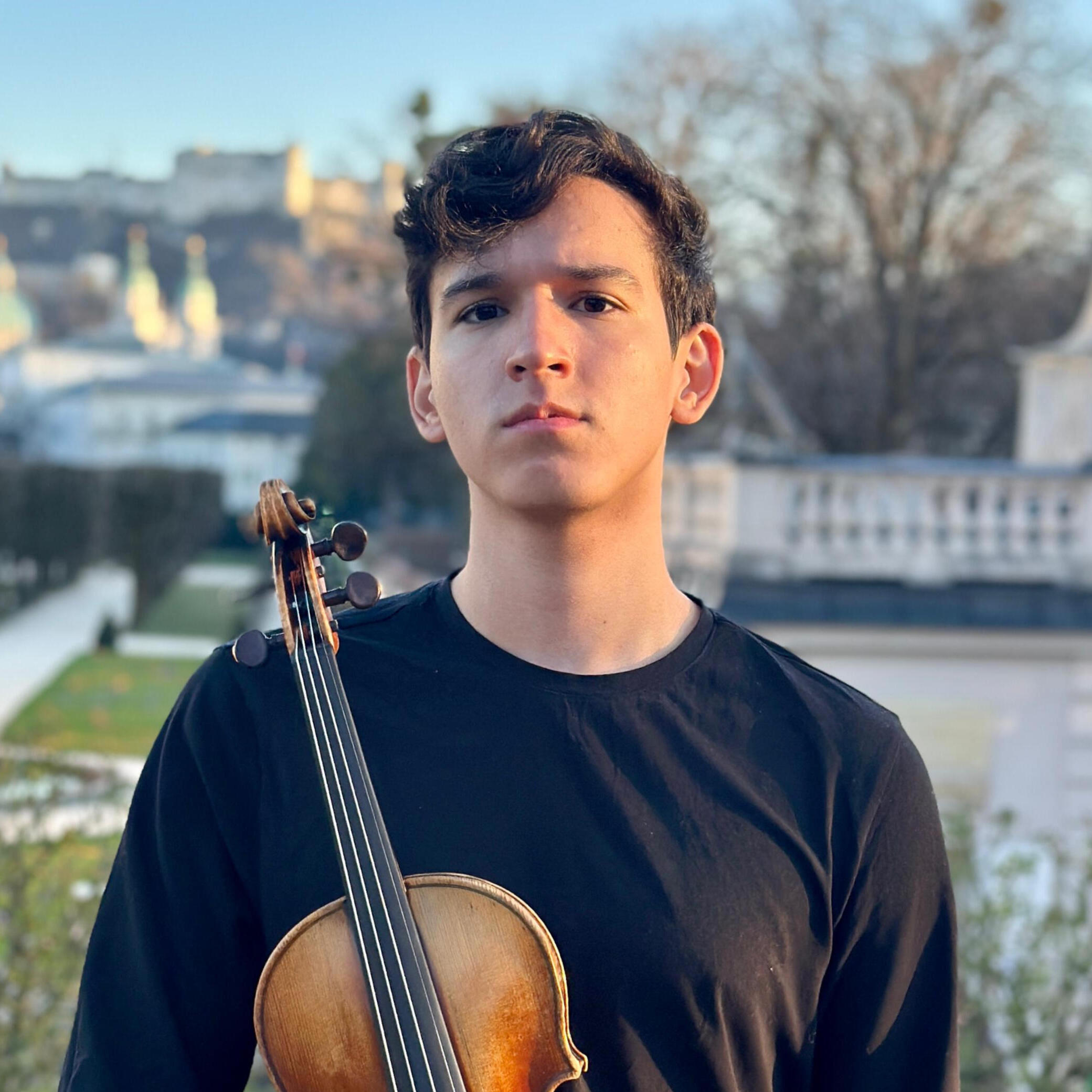 Born in São Paulo's East Zone, Guilherme received a scholarship to study in Austria as one of Brazil's most outstanding young musicians. He now performs at festivals such as Prussia Cove and in venues like the Concertgebouw Amsterdam and the KKL Luzern. Born in São Paulo's East Zone, Guilherme received a scholarship to study in Austria as one of Brazil's most outstanding young musicians. He now performs at festivals such as Prussia Cove and in venues like the Concertgebouw Amsterdam and the KKL Luzern.